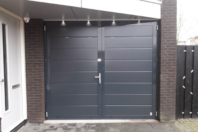 Openslaande garagedeur - Satin Ligna blauw
